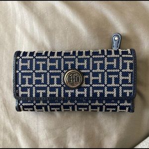 Tommy Hilfiger Monogram Wallet W/ Zipper